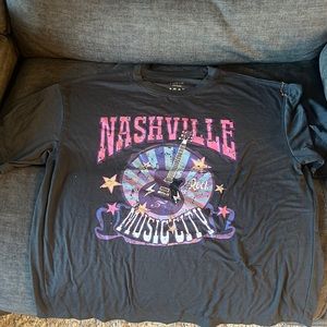 Nashville oversized tee. size medium.